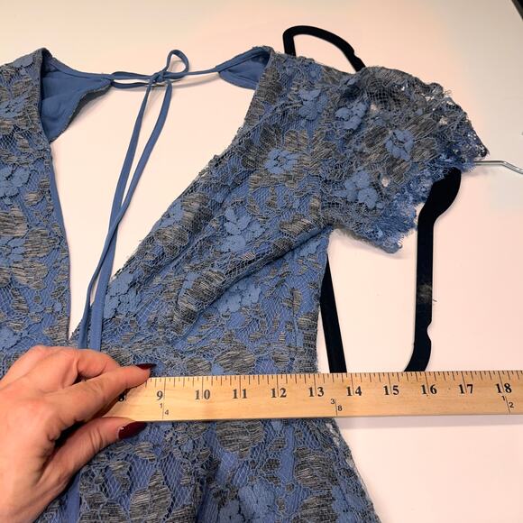 ASTR The Label Blue & Gray Lace Tie Back Romper Size Small - Picture 8 of 10